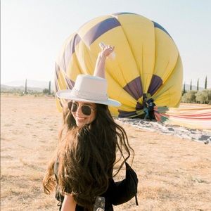 Meet your Posher, Priscilla